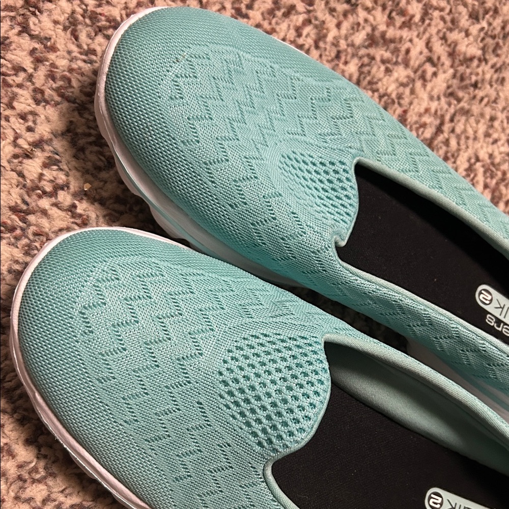 Skechers Women's Go Walk 2 Slip-On Sneakers - Wms 9 - Picture 2 of 10